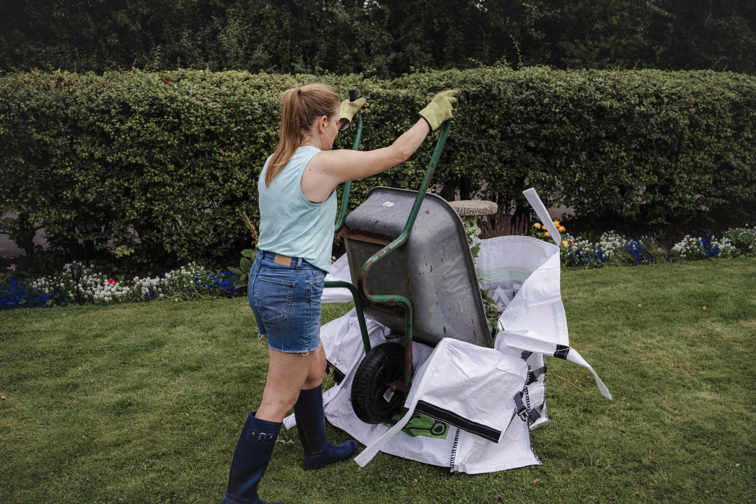 Easy Empty Bag Wheelbarrow